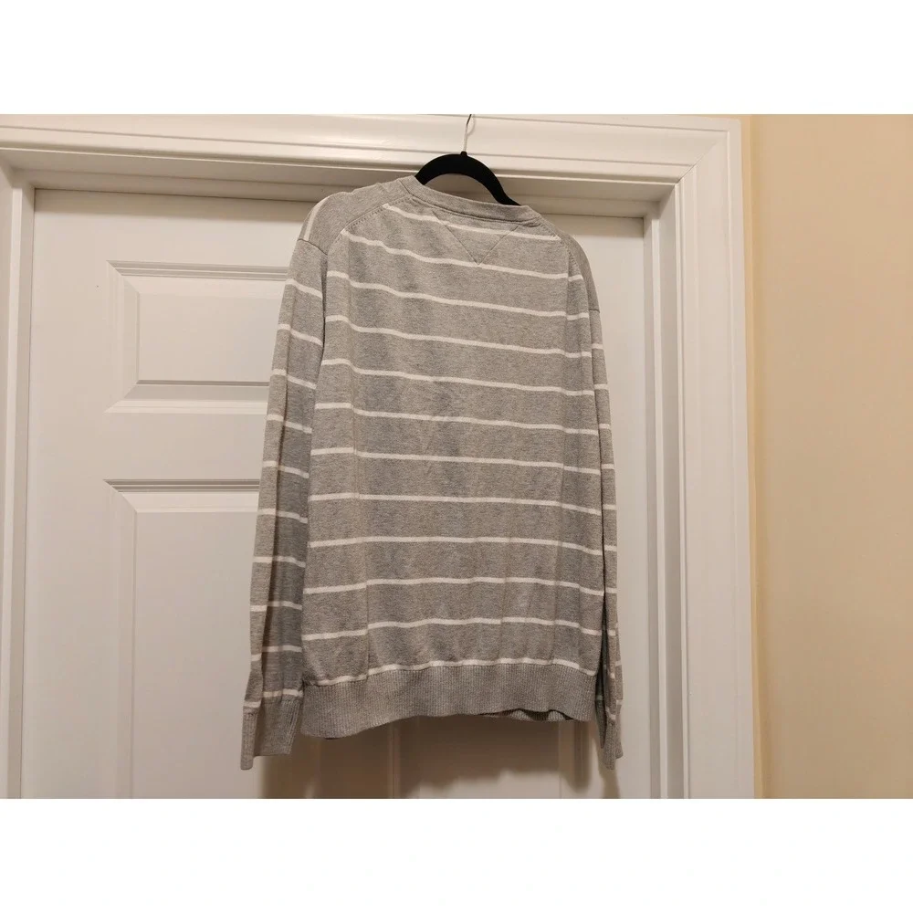 Tommy Hilfiger Mens XL‎ Grey White Striped V-Neck 100% Cotton Knit Sweater Logo